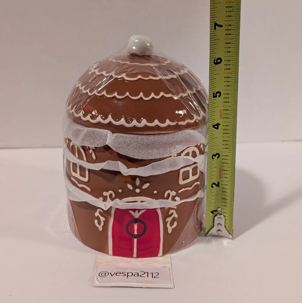 Target Bullseye Playground Christmas Gingerbread House Measuring Cups Set
